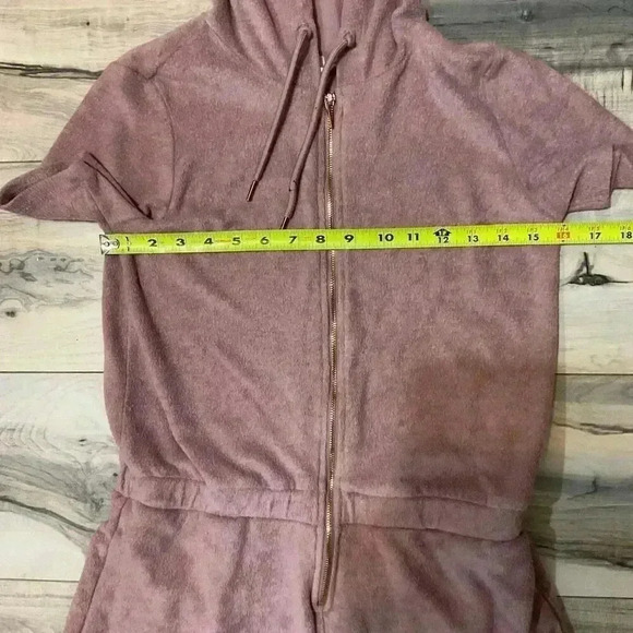 Yitty Fabletics, mauve purple,Terry short romper ,size medium ,hooded ,zip up ￼ - Picture 3 of 10